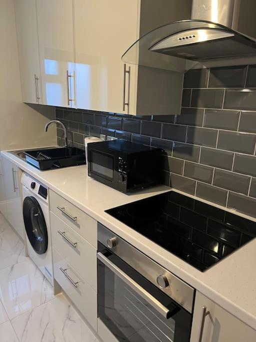 Potters Hideout- 2 Bedroom 2 Bathroom Apartment Watford  Zewnętrze zdjęcie